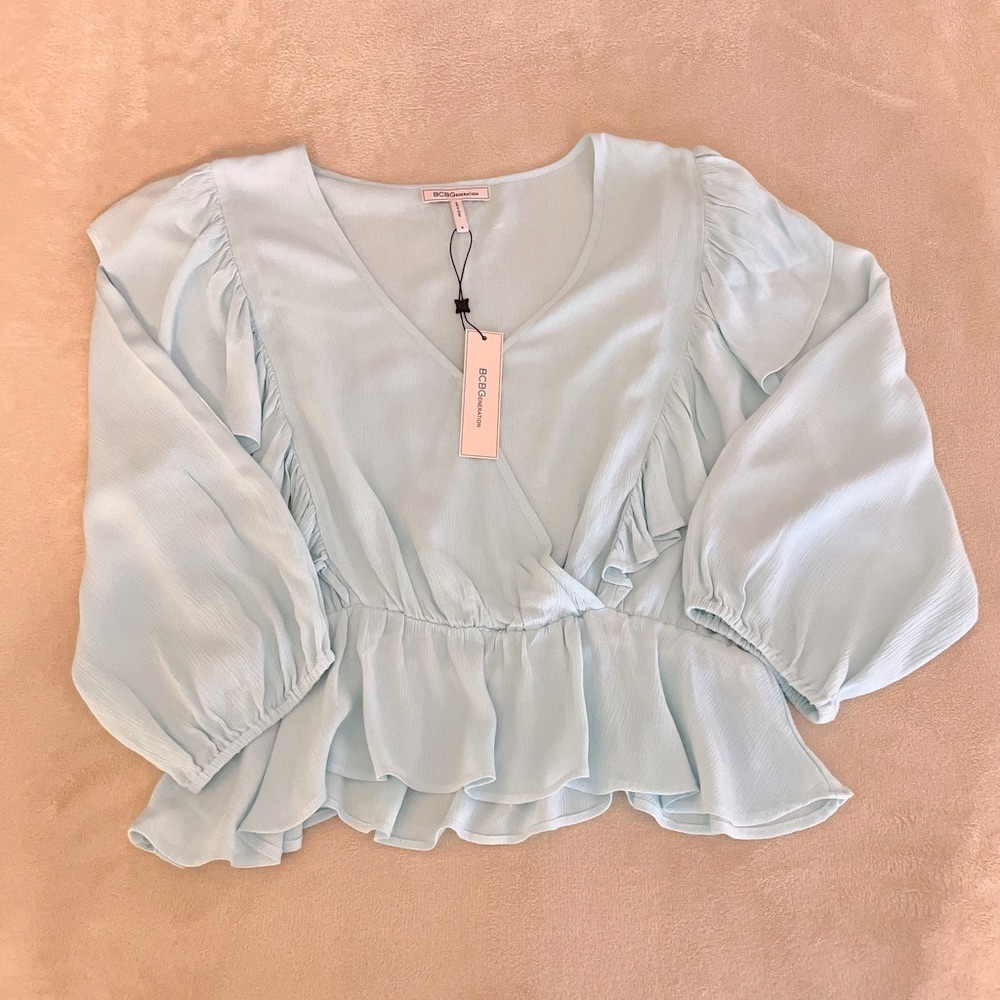 BCBGeneration Flutter Lightweight V-Neck Blouse - Size M - Picture 5 of 10